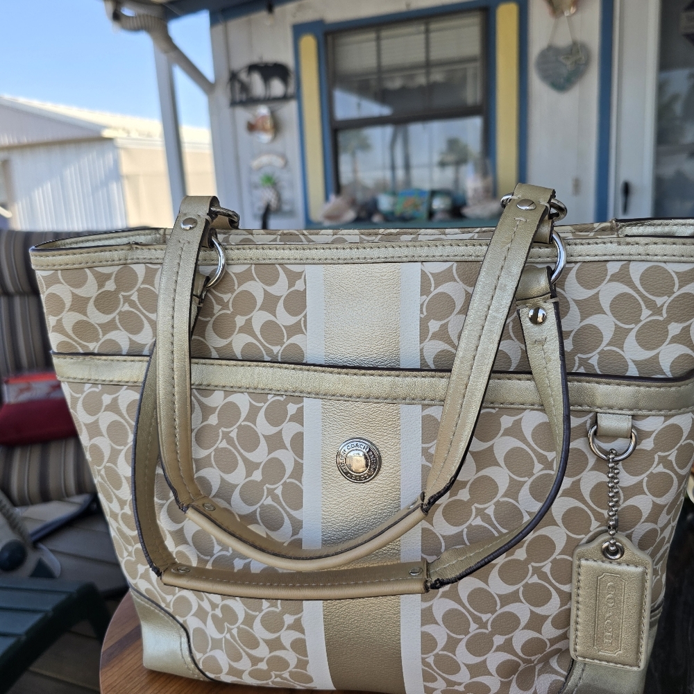 Coach Chelsea Shoulder Bag & Tote Beige and Gold+Beige Signature Tote Heritage